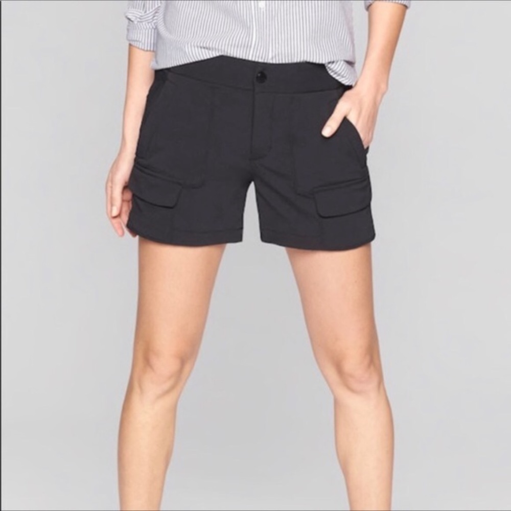Athleta Trekkie Cargo Shorts Black Size 4